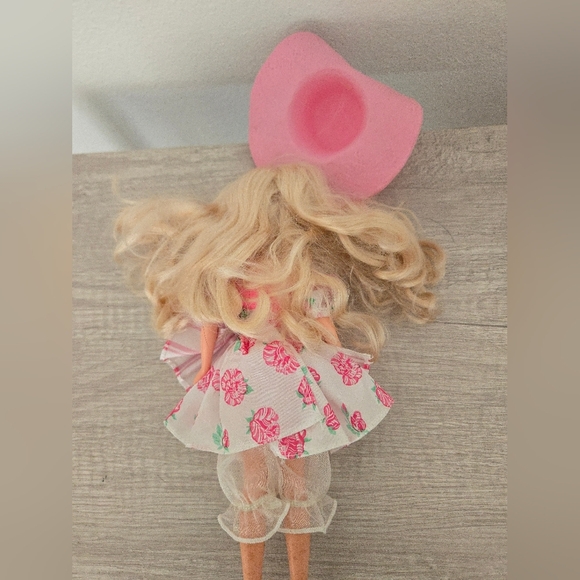 Vintage 1992 MATTEL PEPPERMINT ROSE DOLL Hat Blonde Pink Dress one shoe - Picture 4 of 5